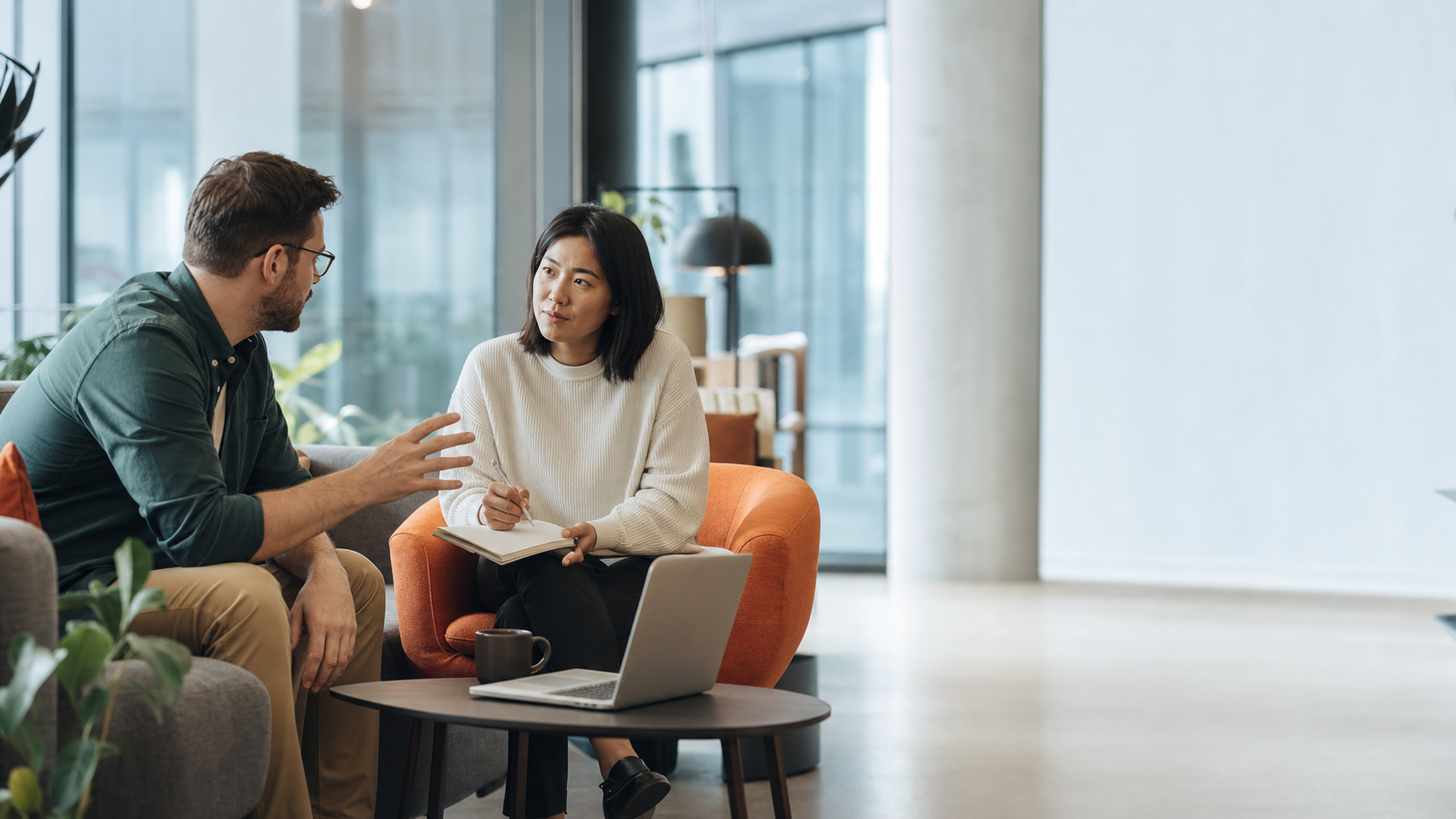 Mentor und Mentee im Gespräch